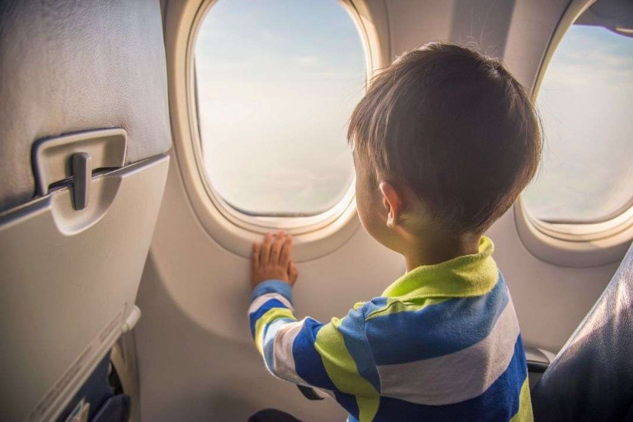 reizigers betalen bij voor kindvrije zone vliegtuig