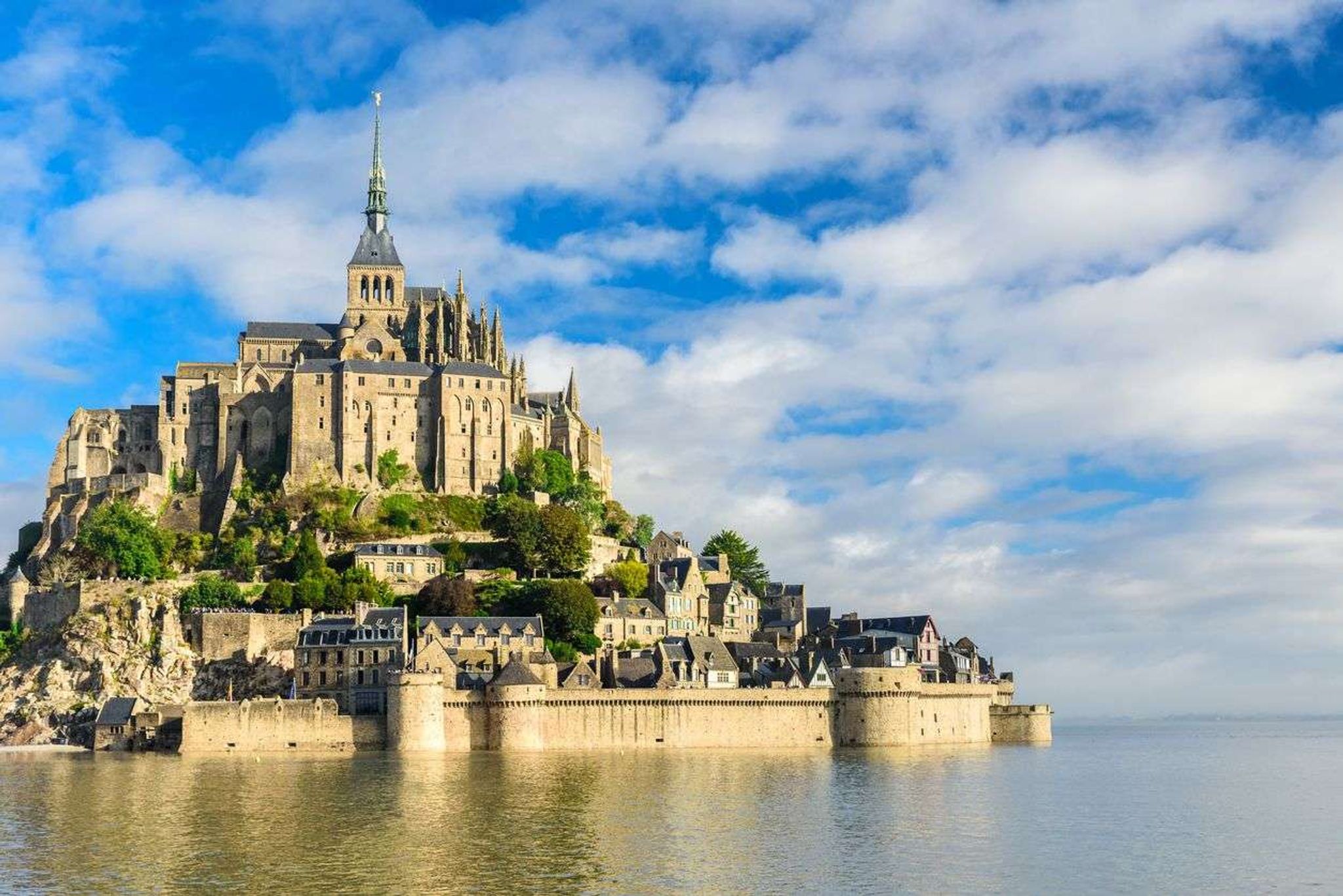 Disney locaties die je kunt bezoeken Mont Saint-Michel