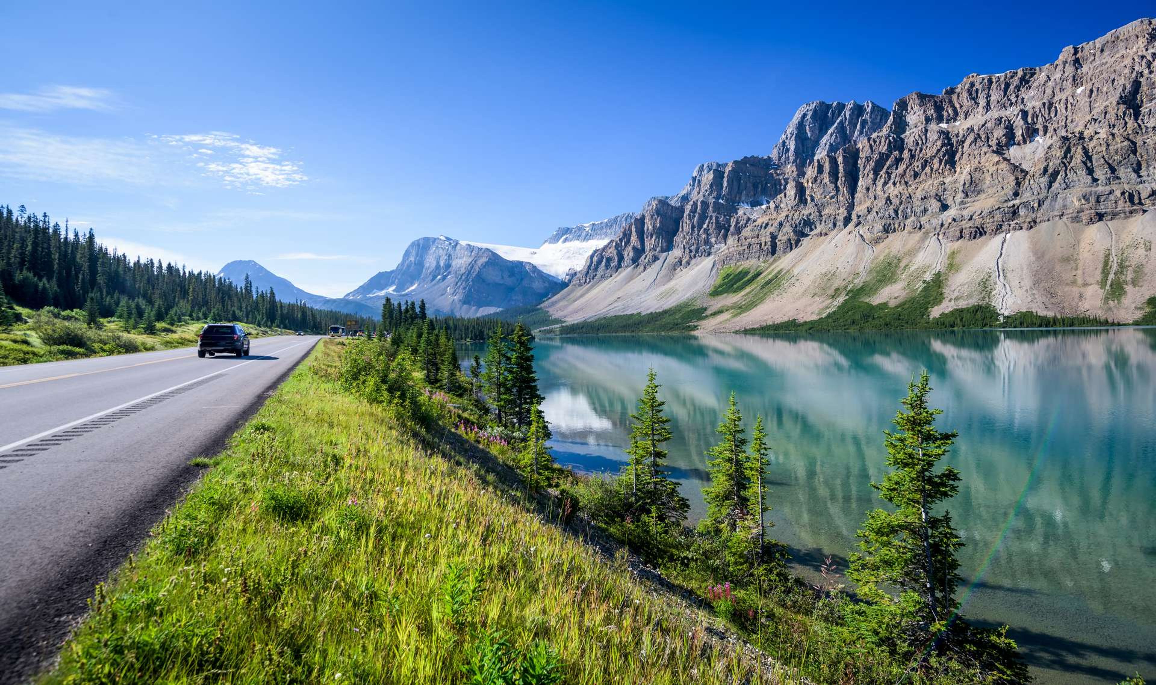 Canada Alberta Banff National Park Bow Lake near Icefields Parkway