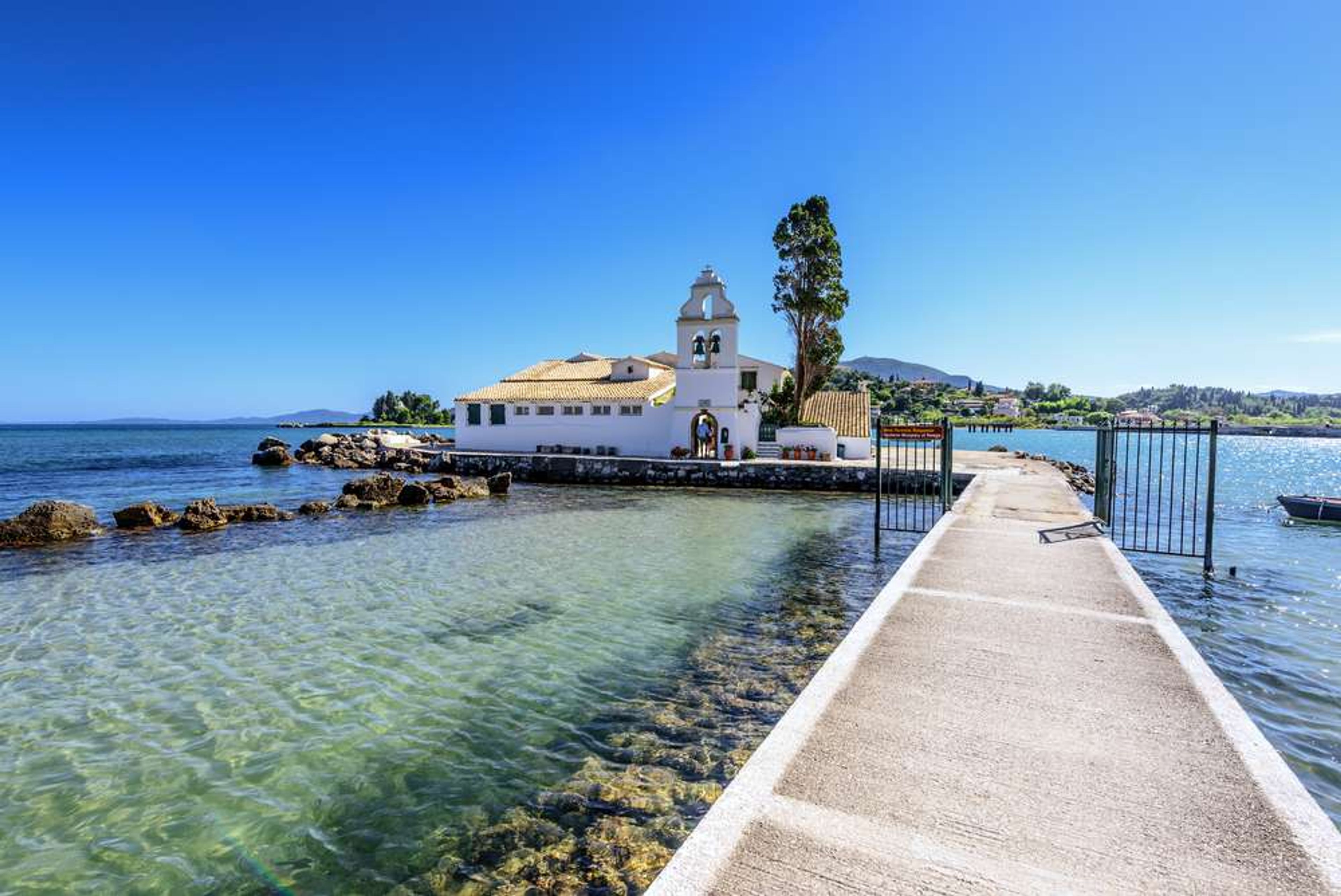 Griekenland Corfu Vlacherna monastery