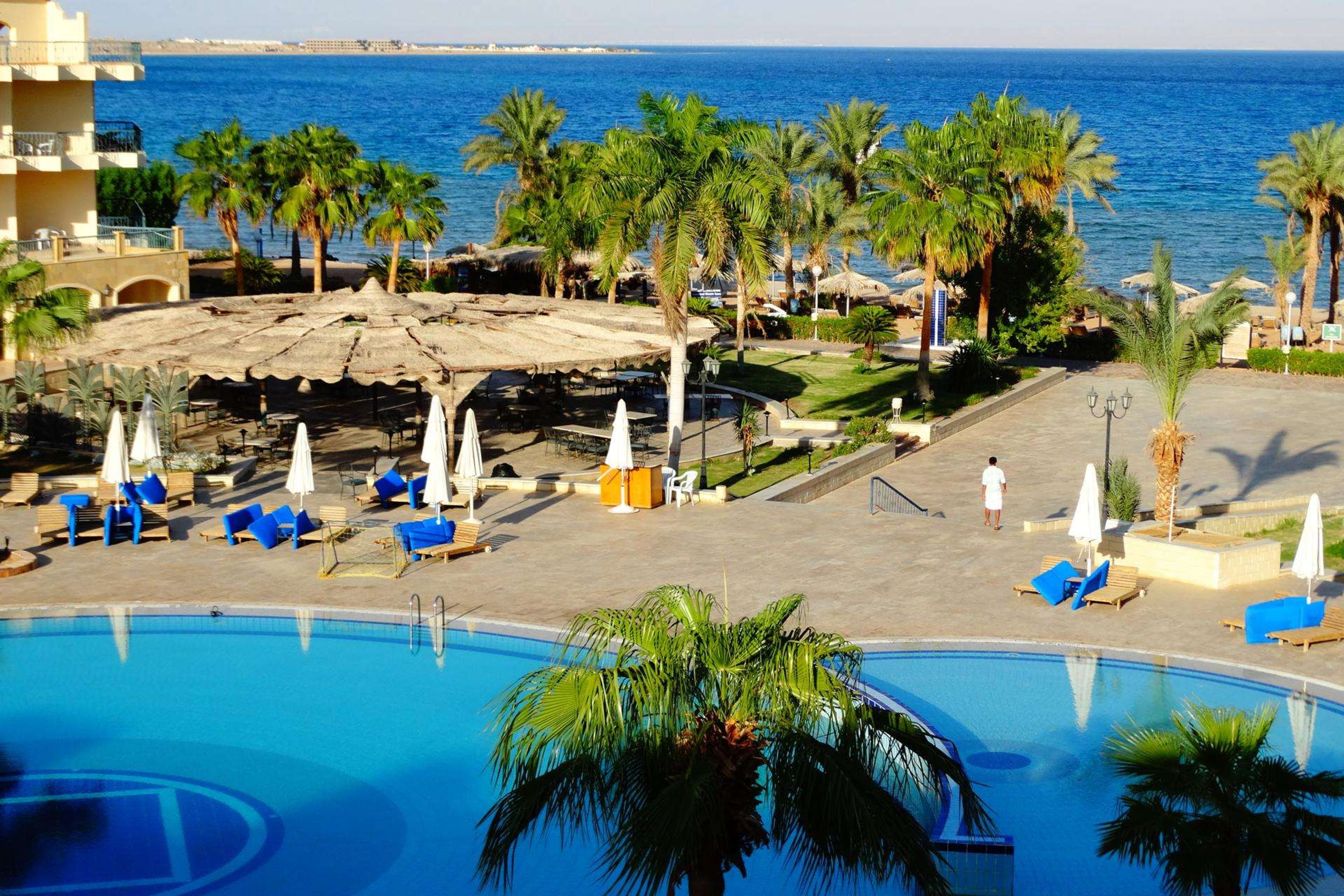 Hotel La Playa Beach Resort ligging