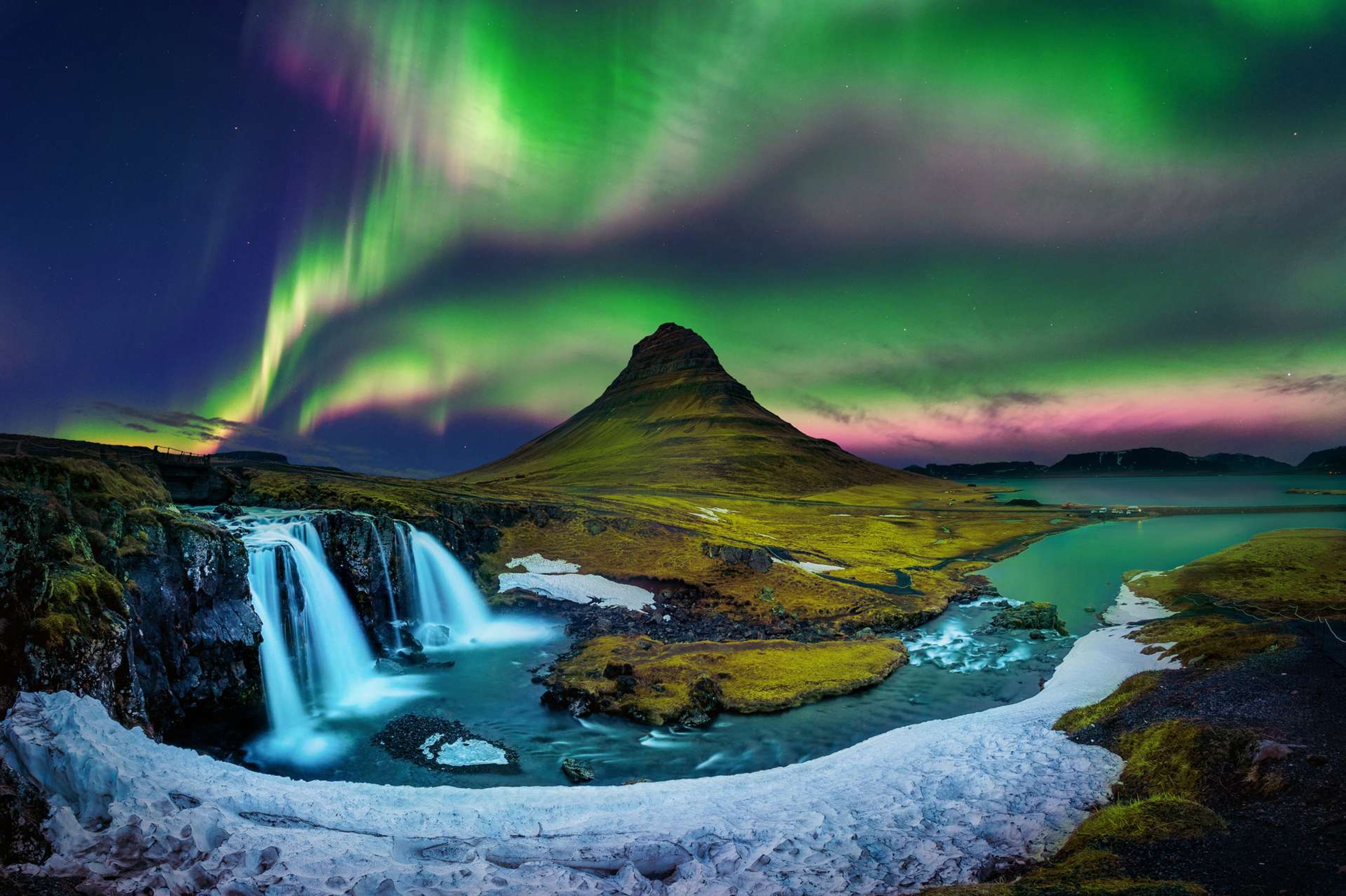 IJsland Kirkjufell mountains noorderlicht