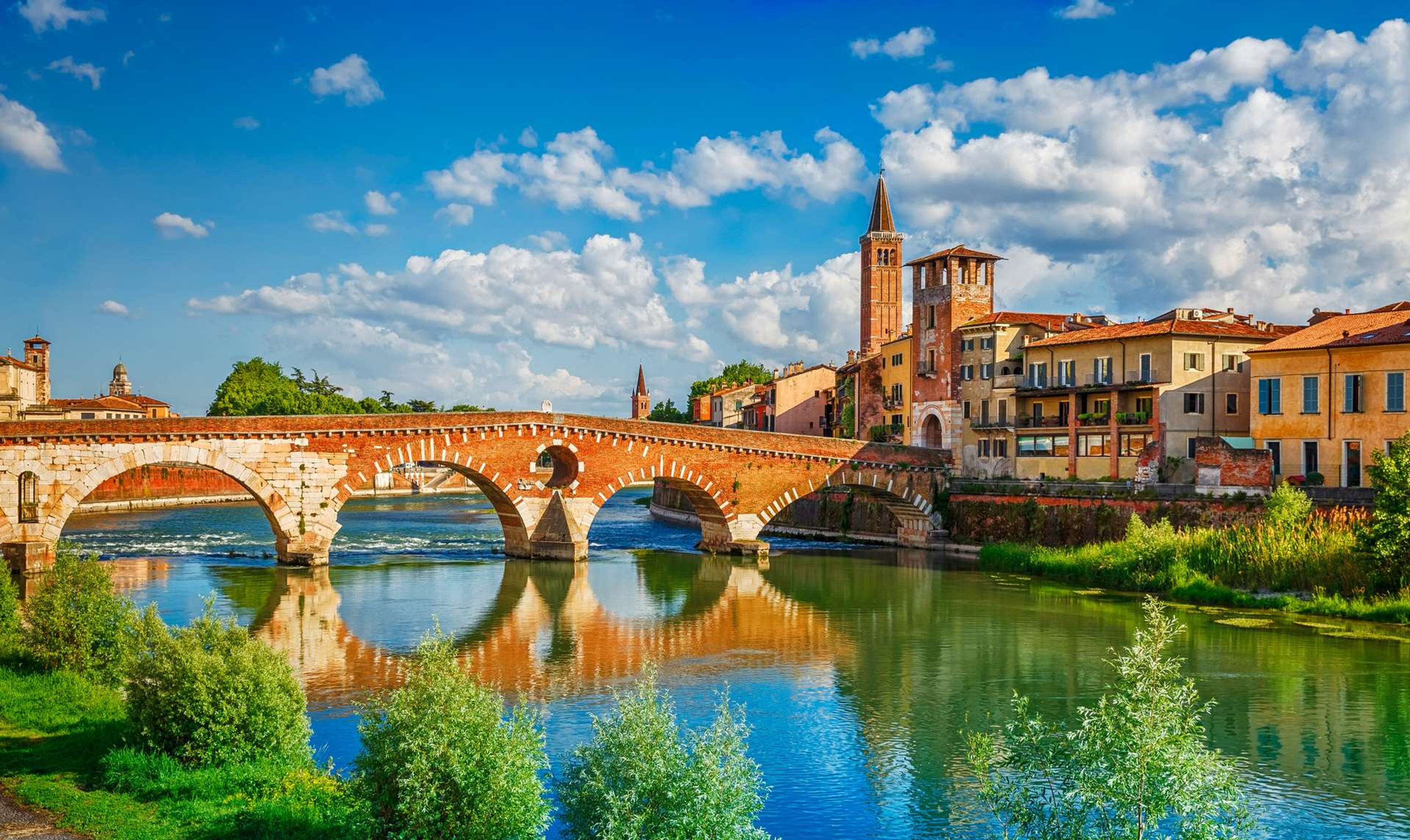 Italië Veneto Verona Adige river Bridge Ponte Pietra