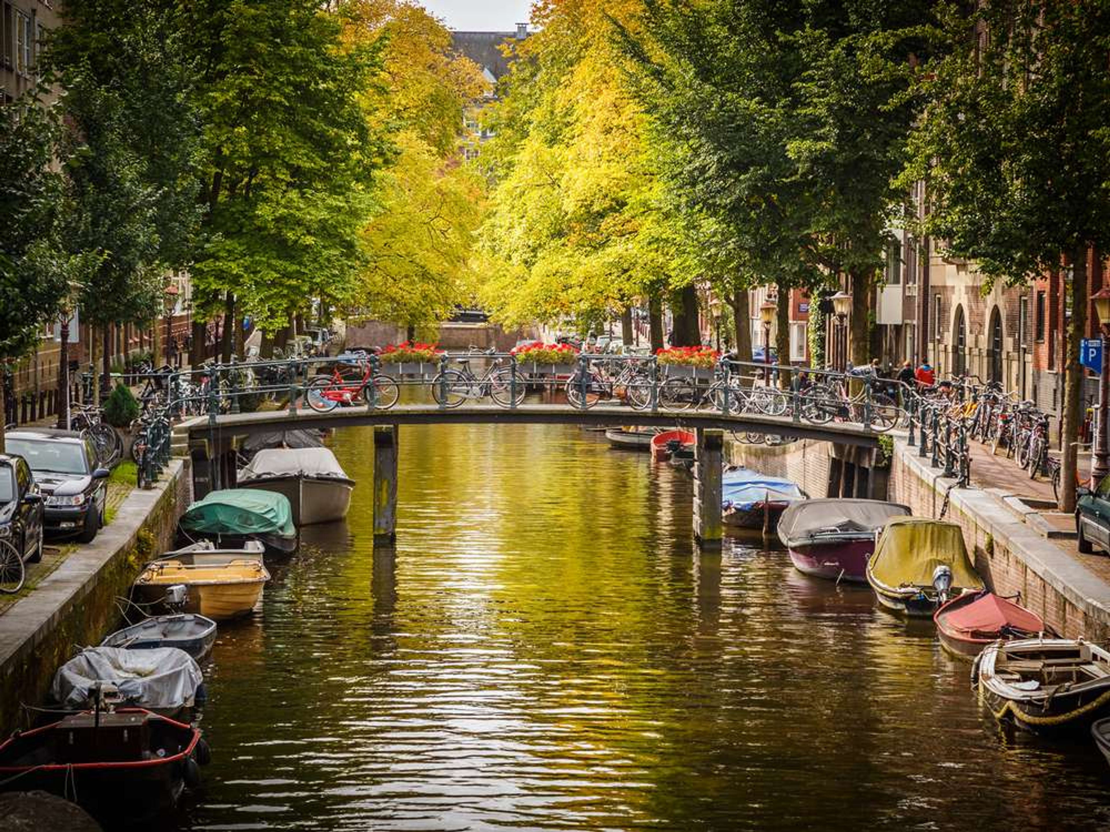 Nederland Amsterdam brug over gracht