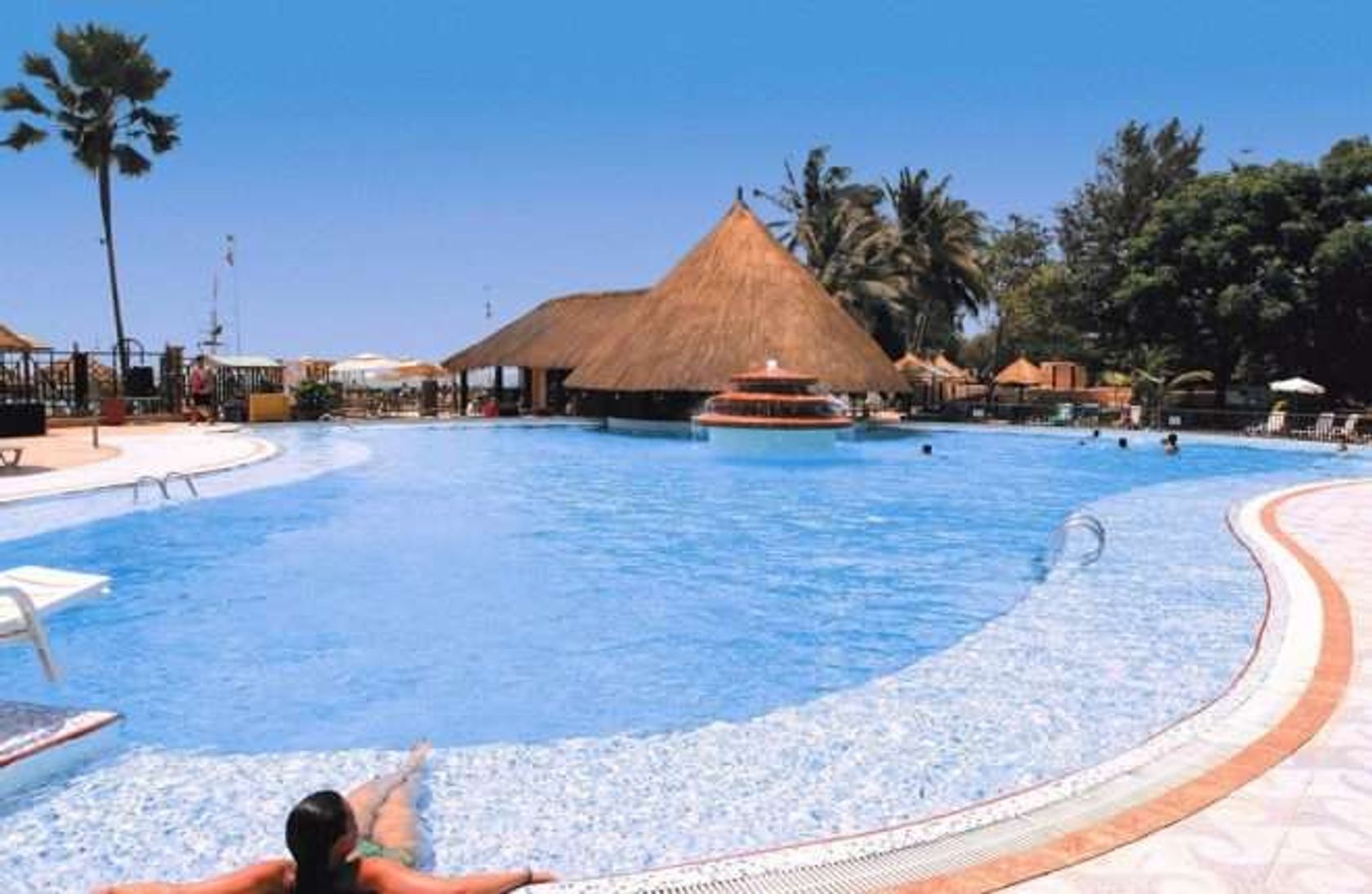 Senegambia beach hotel zwembad