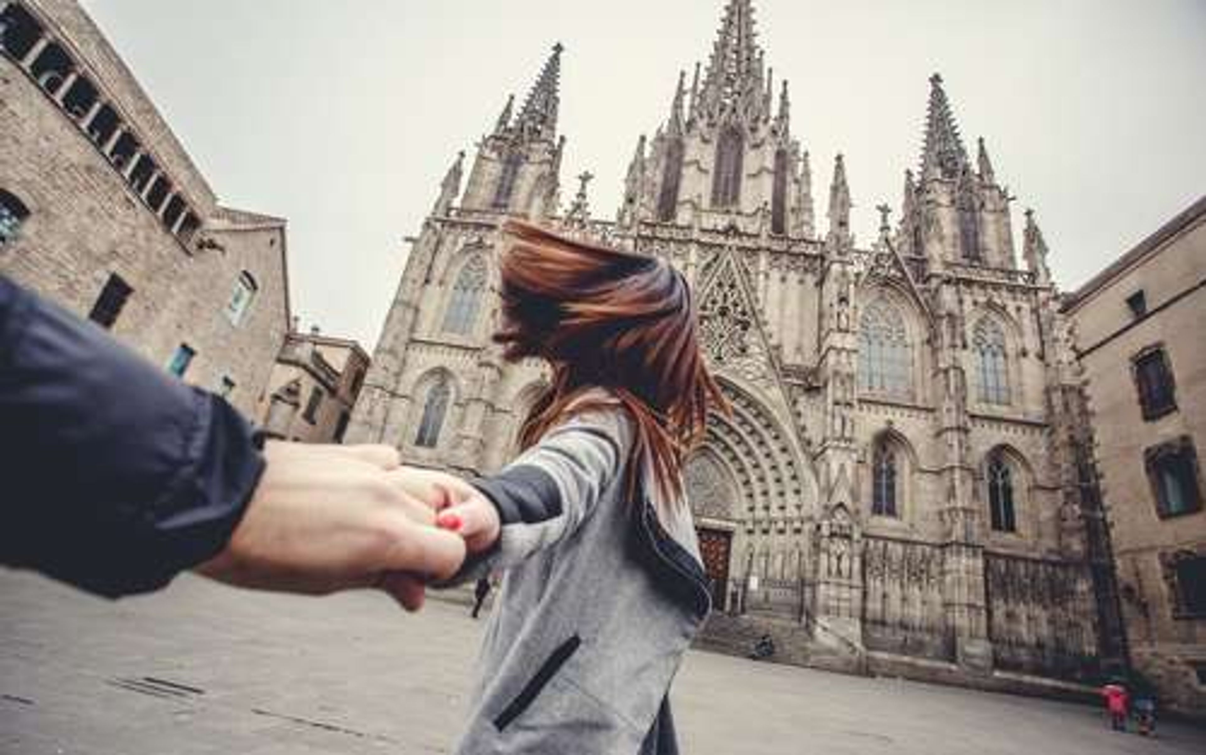 Spanje Barcelona Saint Eulalia vrouw houdt hand vast