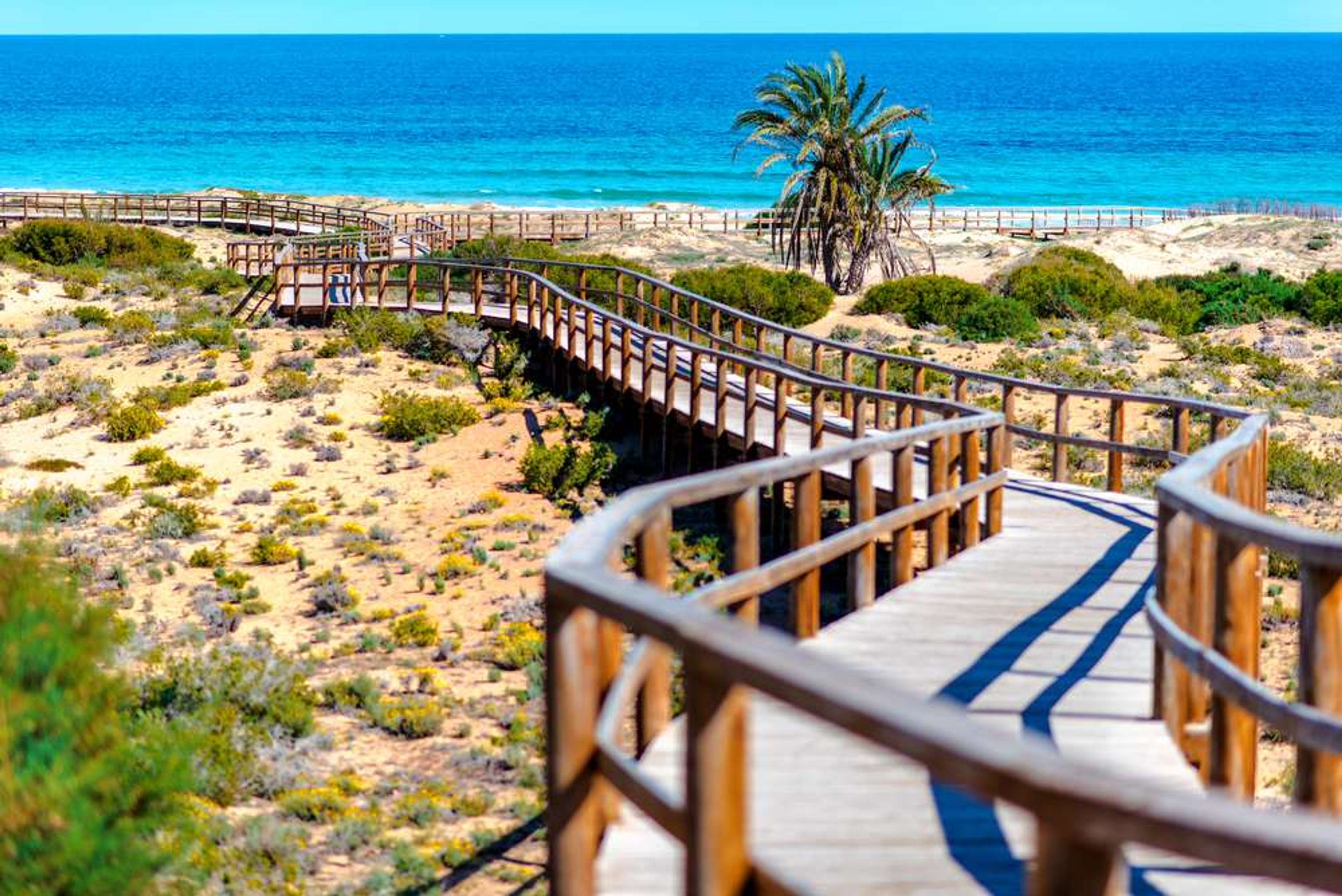 Spanje Costa Blanca Los Arenales del Sol strand houten brug