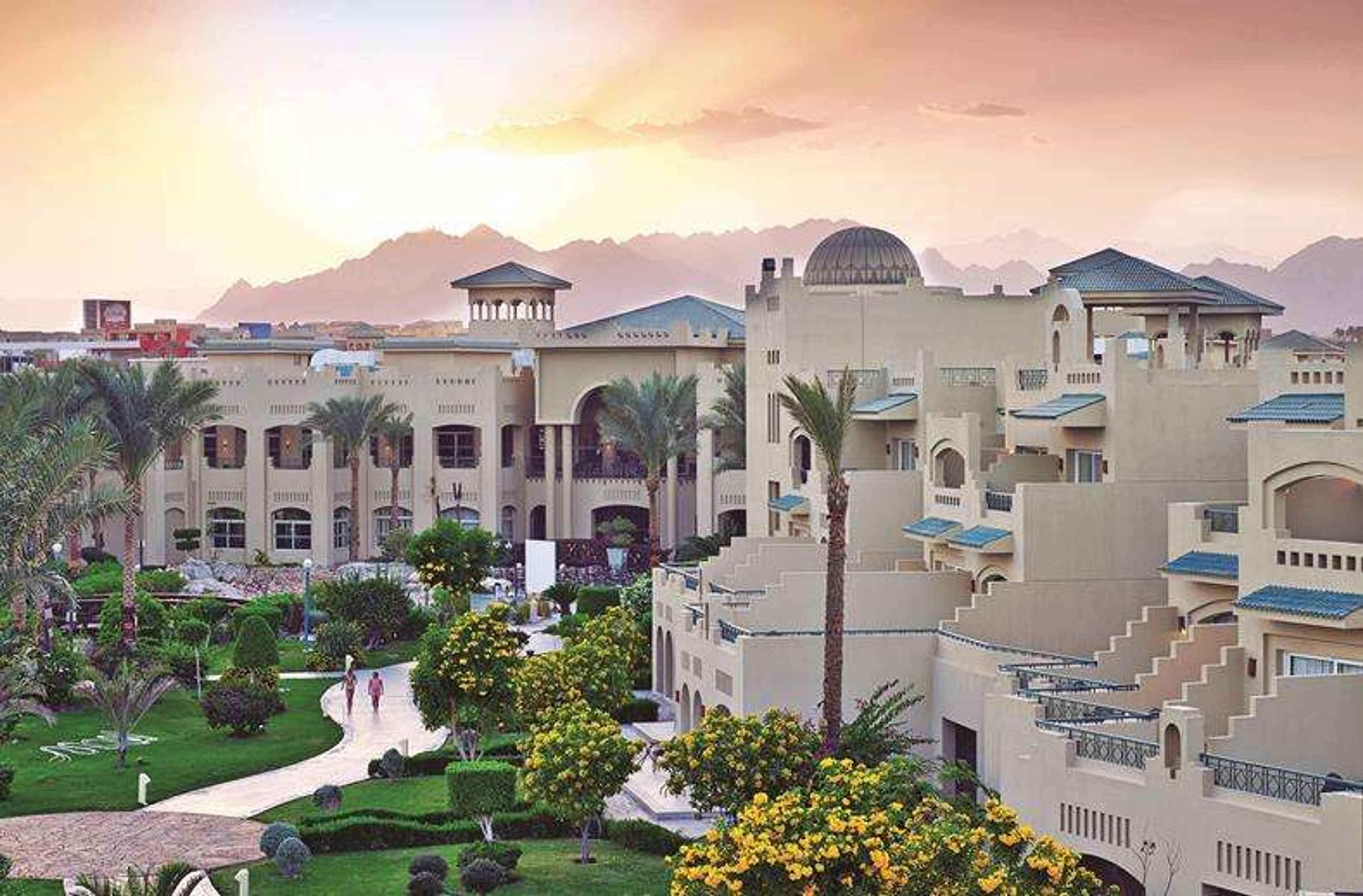 Splashworld Coral Sea Waterworld **** hotel