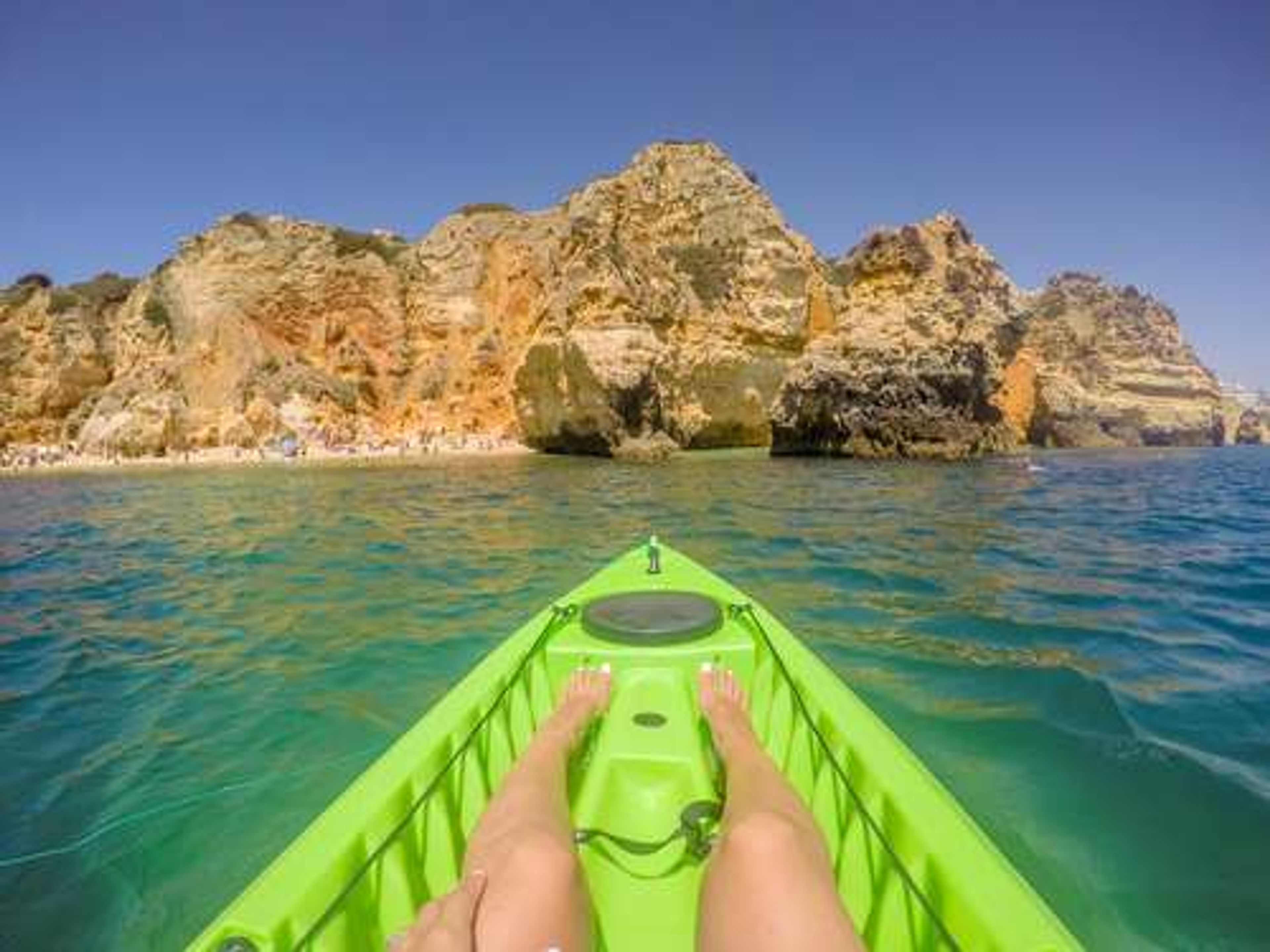 Portugal Algarve Lagos Vrouw in kayak