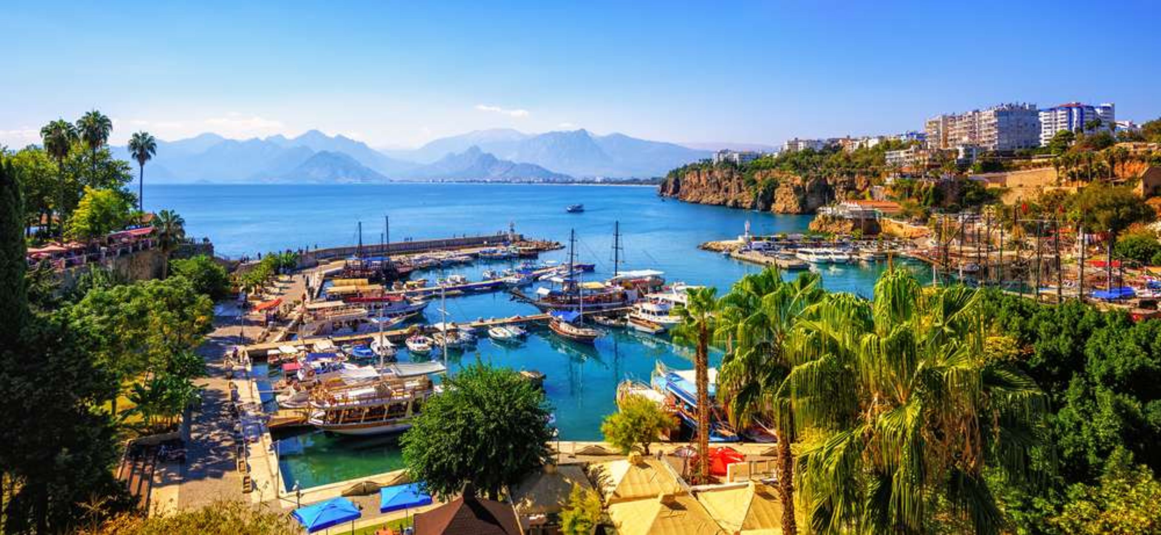Turkije Antalya Taurus mountains and Mediterrranean Sea