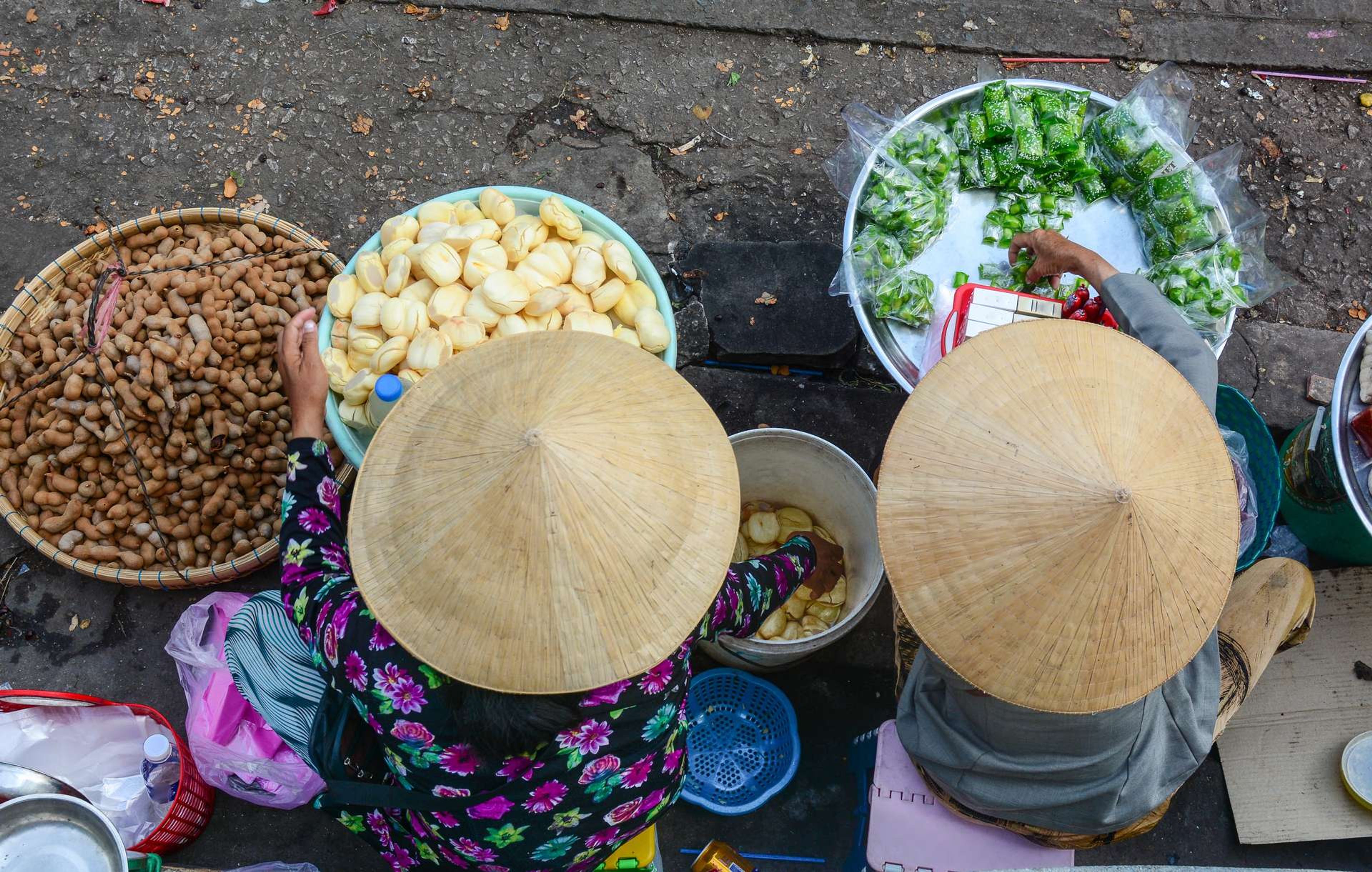Vietnam Saigon (Ho Chi Minh city) Vendors sell snacks on street